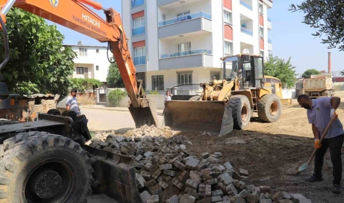 Turgutlu Belediyesi Fen İşleri Müdürlüğü ekipleri, kent genelinde sürdürdüğü üstyapı