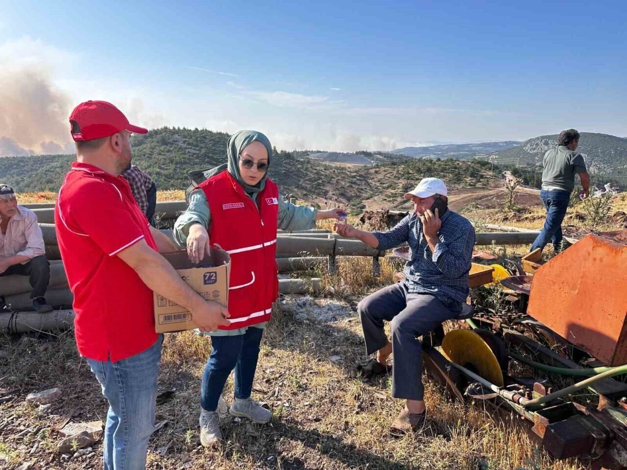 Türk Kızılay, Akhisar’da varandaşlara ve ekiplere desteğe devam ediyor
