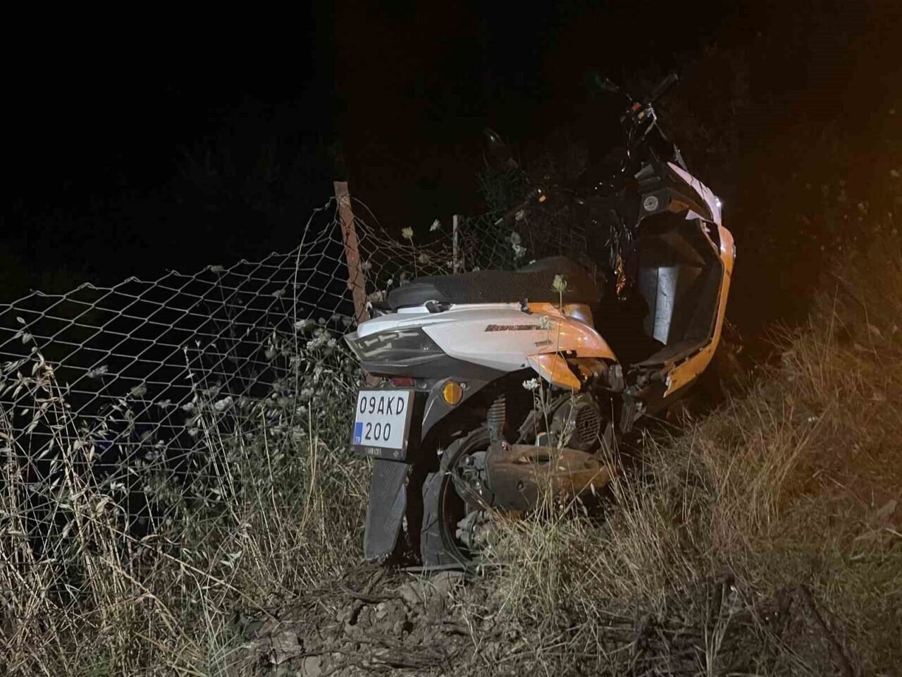 Uçurumdan uçan motosiklet sürücüsü yaralandı
