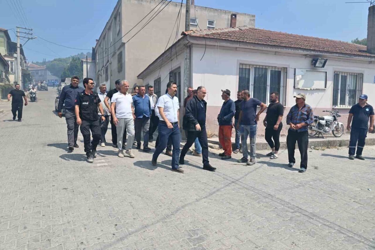 Vali Özkan yangın bölgesinde incelemelerde bulundu Vali Özkan yangın bölgesinde incelemelerde bulundu