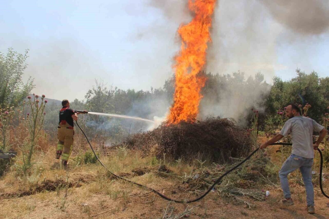 Vali Özkan yangın bölgesindeki son durumu açıkladı Vali Özkan yangın bölgesindeki son durumu açıkladı
