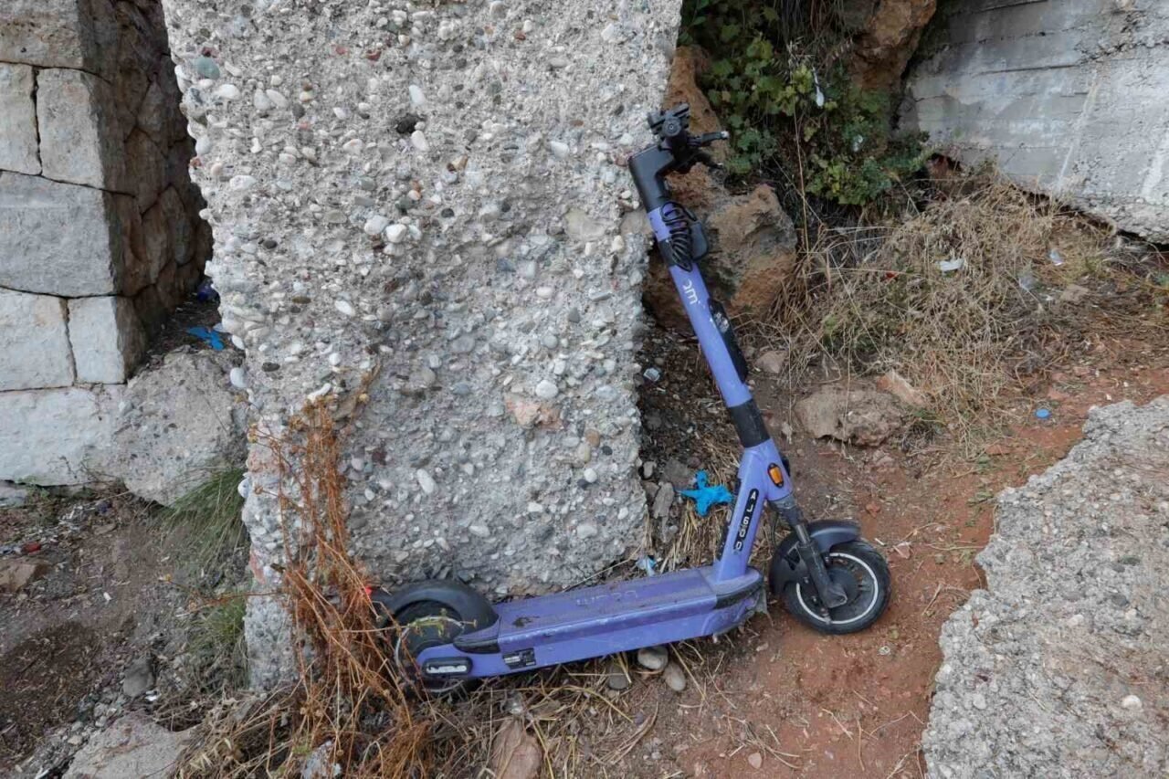 Varyanttan aşağı atılan scooter 15 yaşındaki çocuğun başına düştü