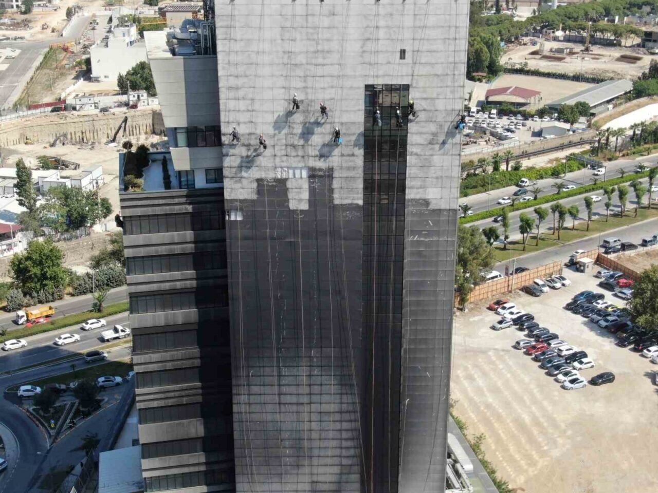 Yangındaki büyük hasar gün aydınlanınca ortaya çıktı