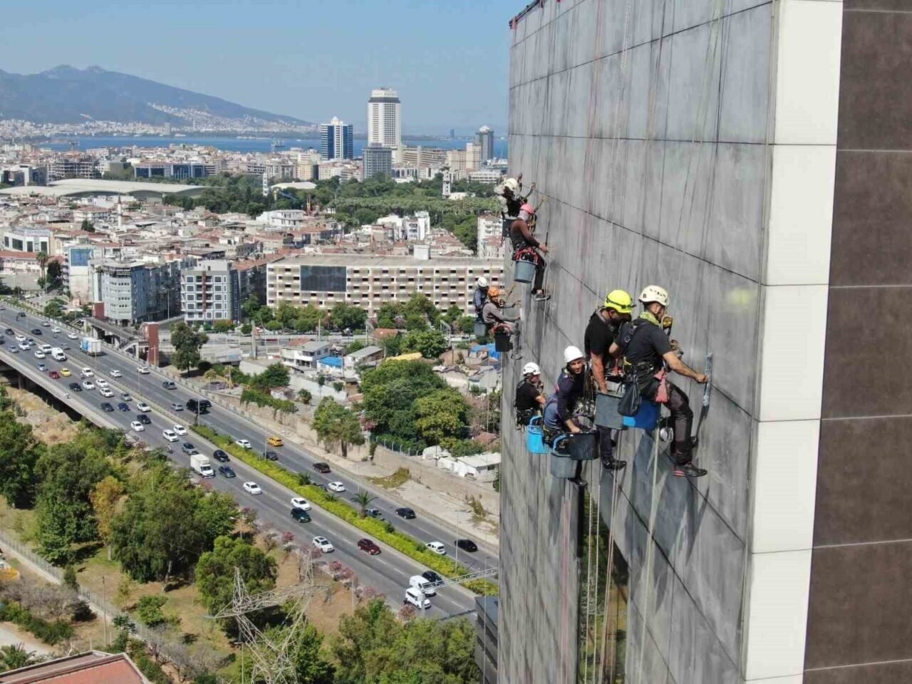 Yangındaki büyük hasar gün aydınlanınca ortaya çıktı