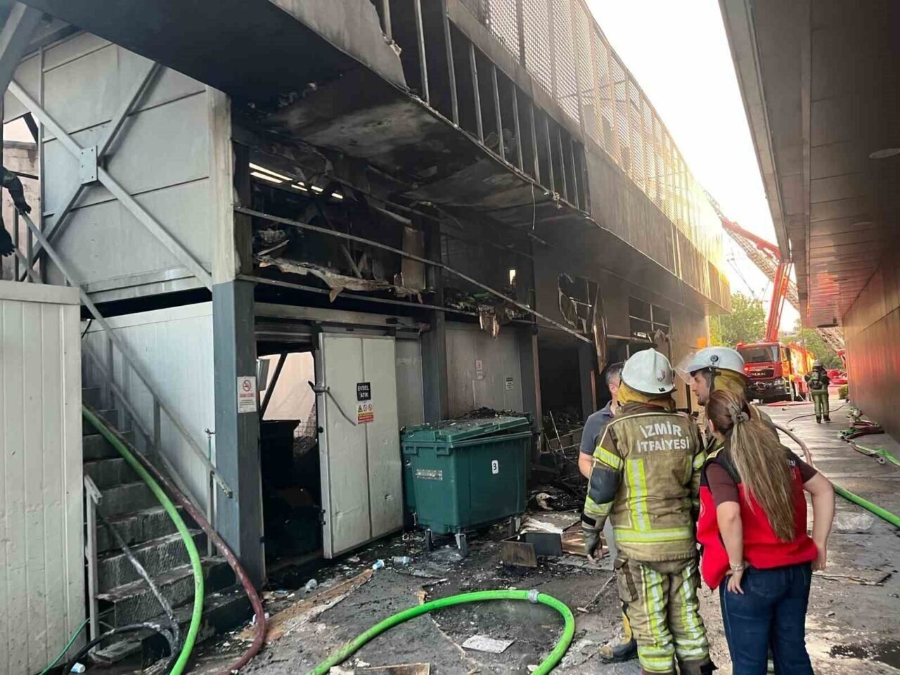 Yangındaki büyük hasar gün aydınlanınca ortaya çıktı