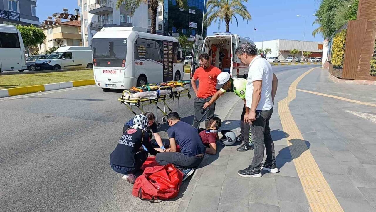 Yola taşan su kazaya neden oldu, motosiklet sürücüsü yaralandı Yola taşan su kazaya neden oldu, motosiklet sürücüsü yaralandı