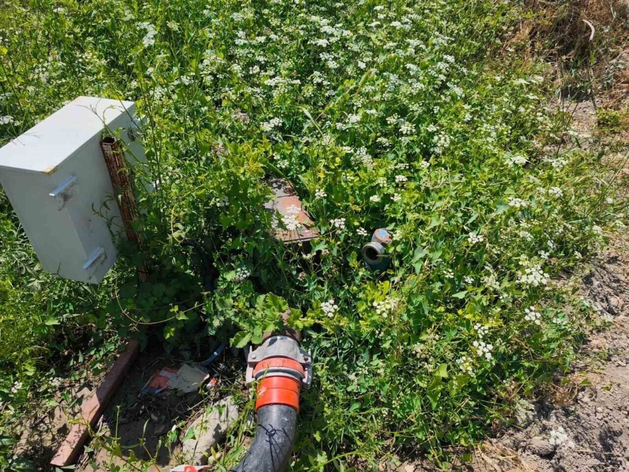 Yunusemre Belediyesi, çiftçilerin sulama sorunlarını çözüyor