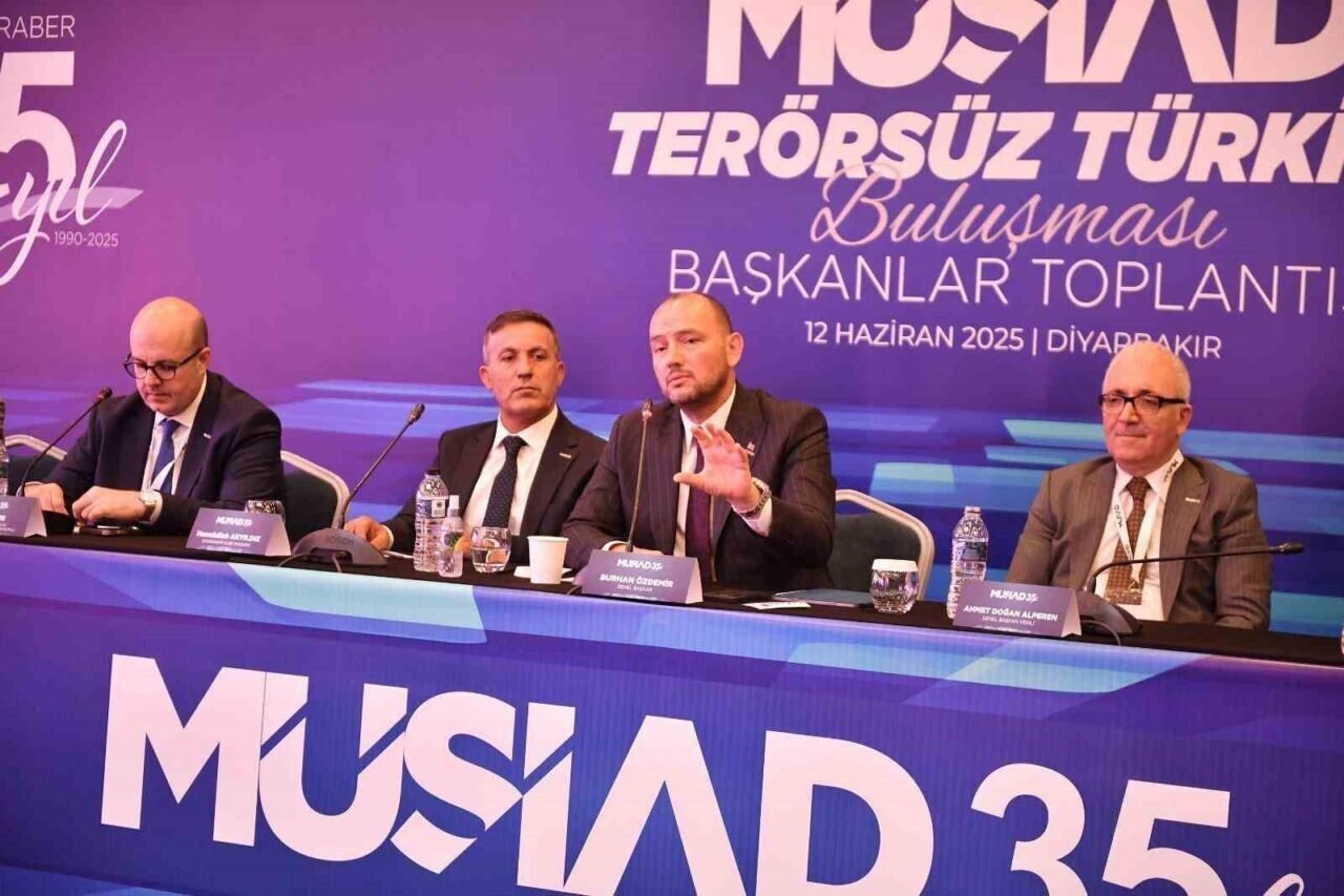 Yusuf Akgül: "Bölgesel kalkınmayı önceleyen, birlik ve beraberliğimizi pekiştiren her adımın destekçisiyiz" Yusuf Akgül: "Bölgesel kalkınmayı önceleyen, birlik ve beraberliğimizi pekiştiren her adımın destekçisiyiz"