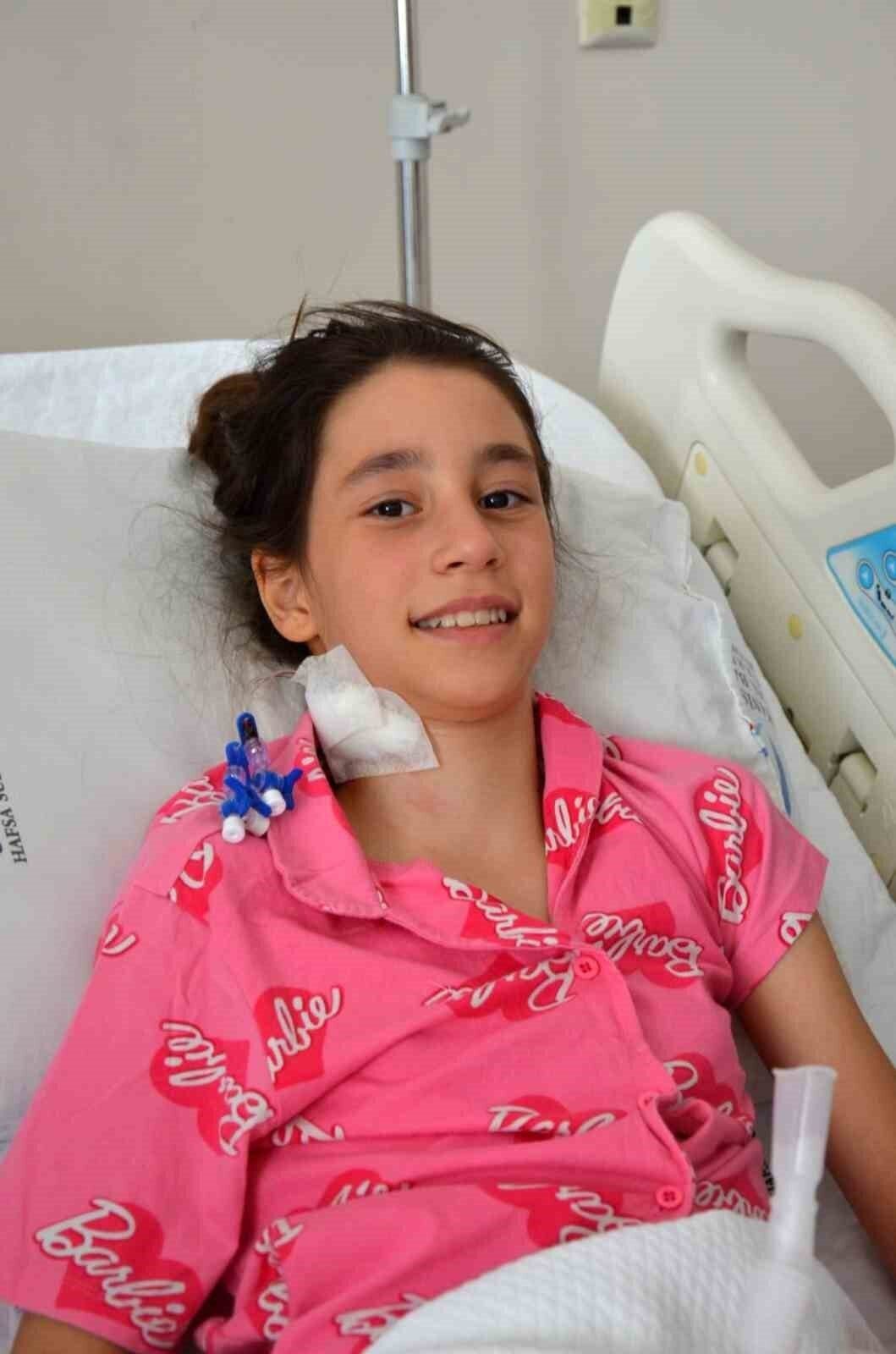 10 yaşındaki Merve’nin kalbindeki iki delik kapatıldı