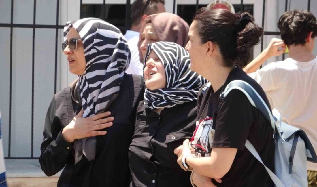 Antalya’da işten çıkan ve kendisini bekleyen üvey babasının aracına doğru