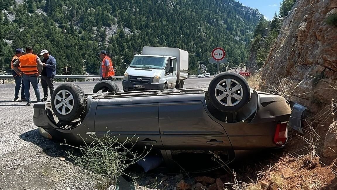 Akseki’de otomobil yoldan çıkıp takla attı: 2 yaralı Akseki’de otomobil yoldan çıkıp takla attı: 2 yaralı