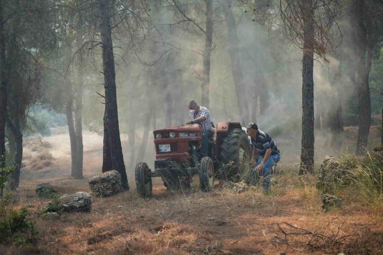 Aksu’da yürek yakan yangında evler hasar gördü, hayvanlar telef oldu