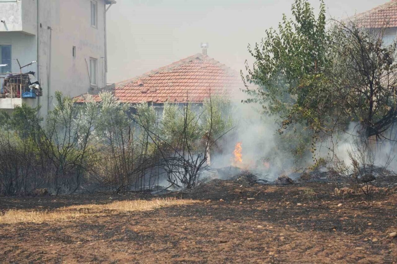 Aksu’da yürek yakan yangında evler hasar gördü, hayvanlar telef oldu