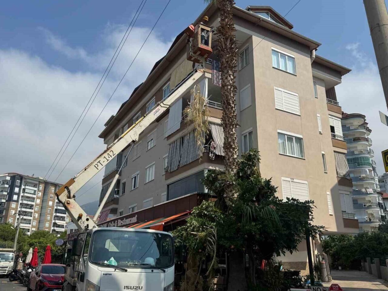 Alanya Belediyesi ve AEDAŞ’dan yangın riskine karşı önlem Alanya Belediyesi ve AEDAŞ’dan yangın riskine karşı önlem