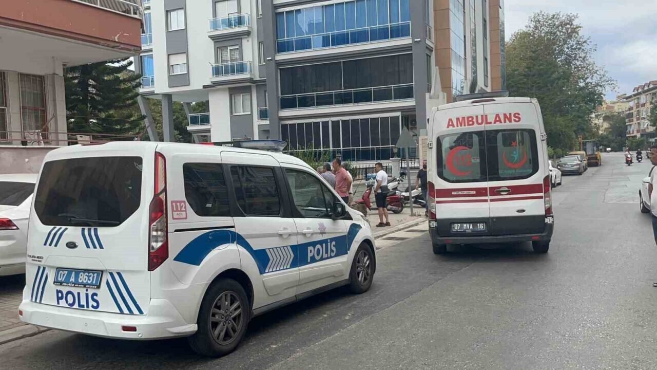 Alanya’da evinin önünde ölü bulundu