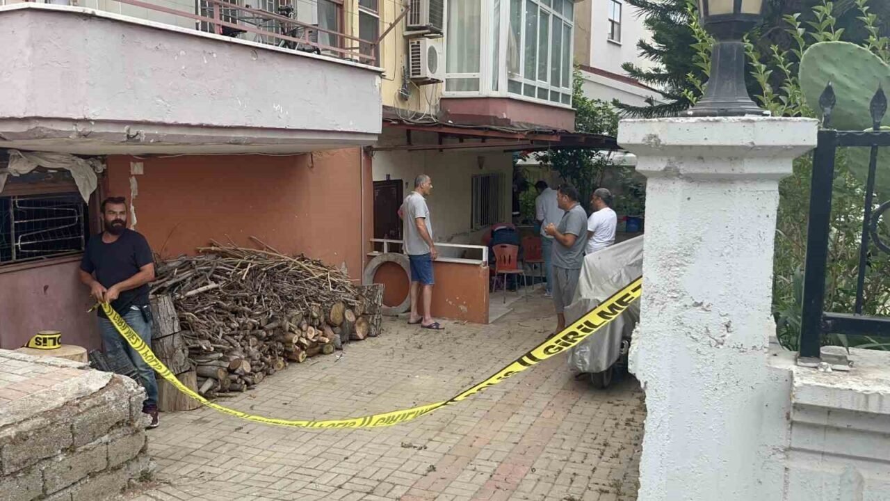 Alanya’da evinin önünde ölü bulundu