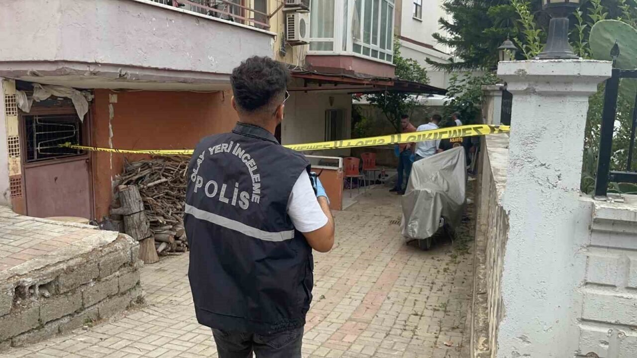 Alanya’da evinin önünde ölü bulundu