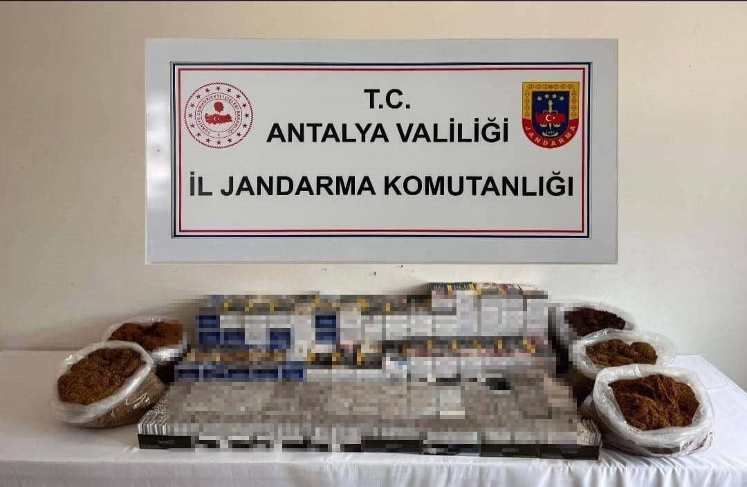 Alanya’da kaçak tütün operasyonunda 40 bin makaron ele geçirildi Alanya’da kaçak tütün operasyonunda 40 bin makaron ele geçirildi