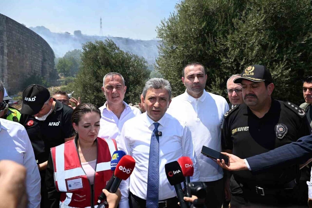 Antalya Valiliği açıkladı: 3 ilçede yangın kontrol altında, Gazipaşa’da müdahale sürüyor