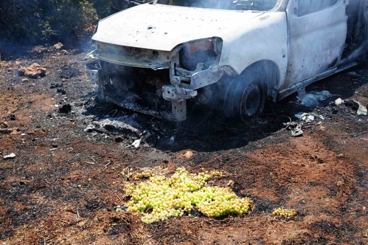 Antalya’da çıkan yangında alevler arasında kaldılar