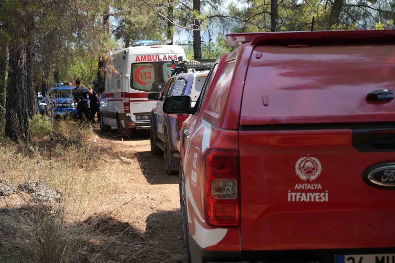 Antalya’da çıkan yangında alevler arasında kaldılar