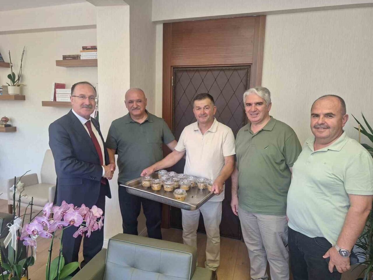 Antalya’da eğitimciler aşure geleneğinde buluştu Antalya’da eğitimciler aşure geleneğinde buluştu