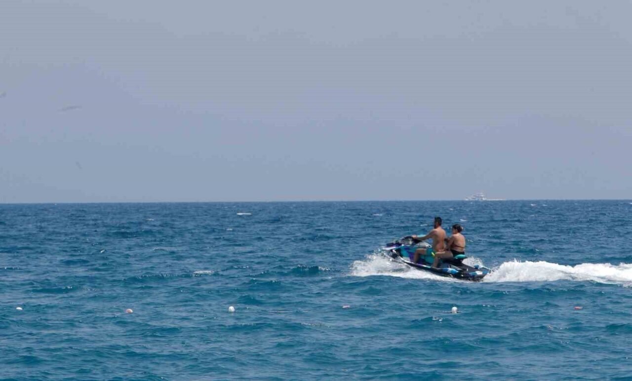 Antalya’da hava sıcaklığı 37, deniz suyu 32 derece oldu