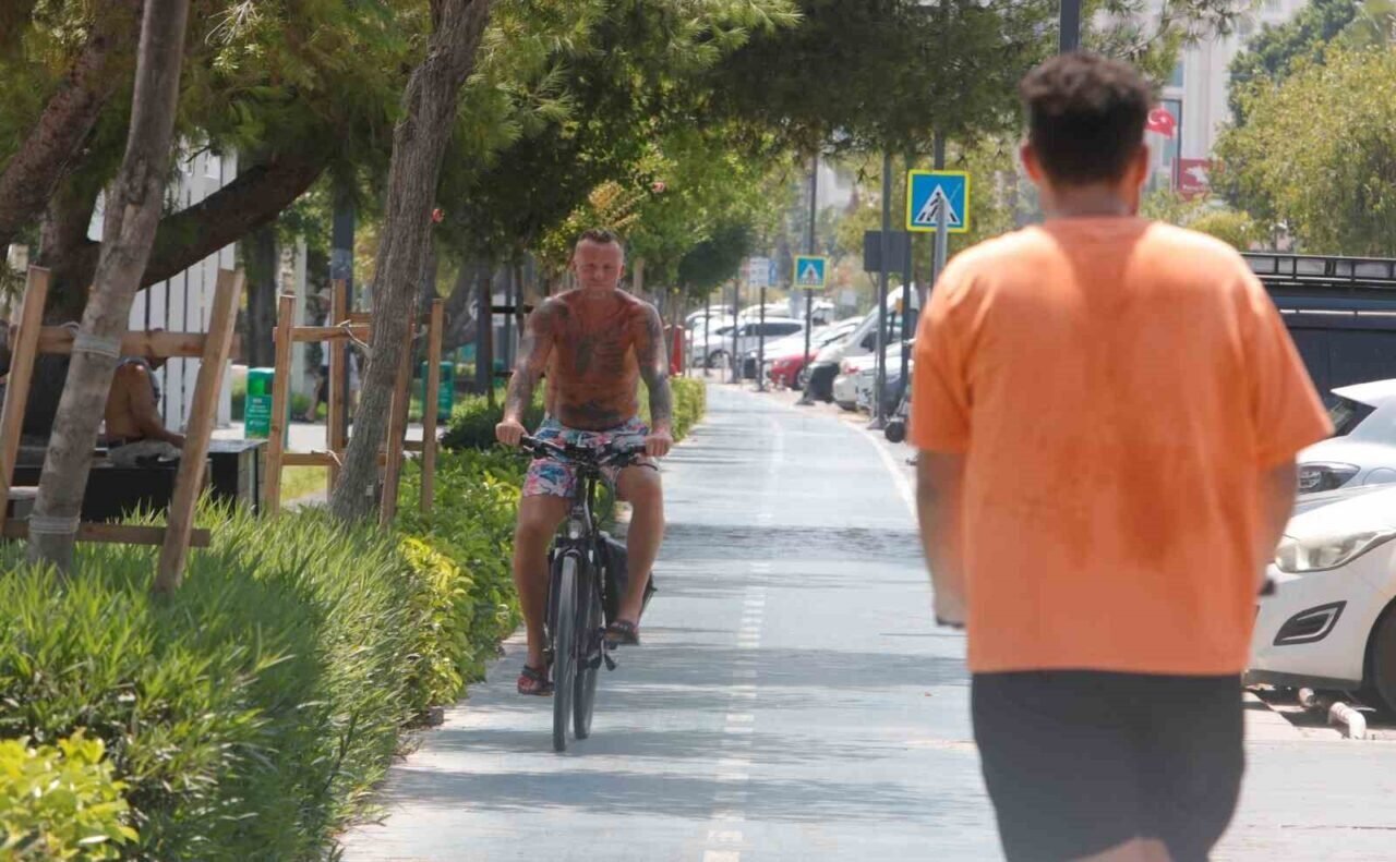 Antalya’da hava sıcaklığı 37, deniz suyu 32 derece oldu