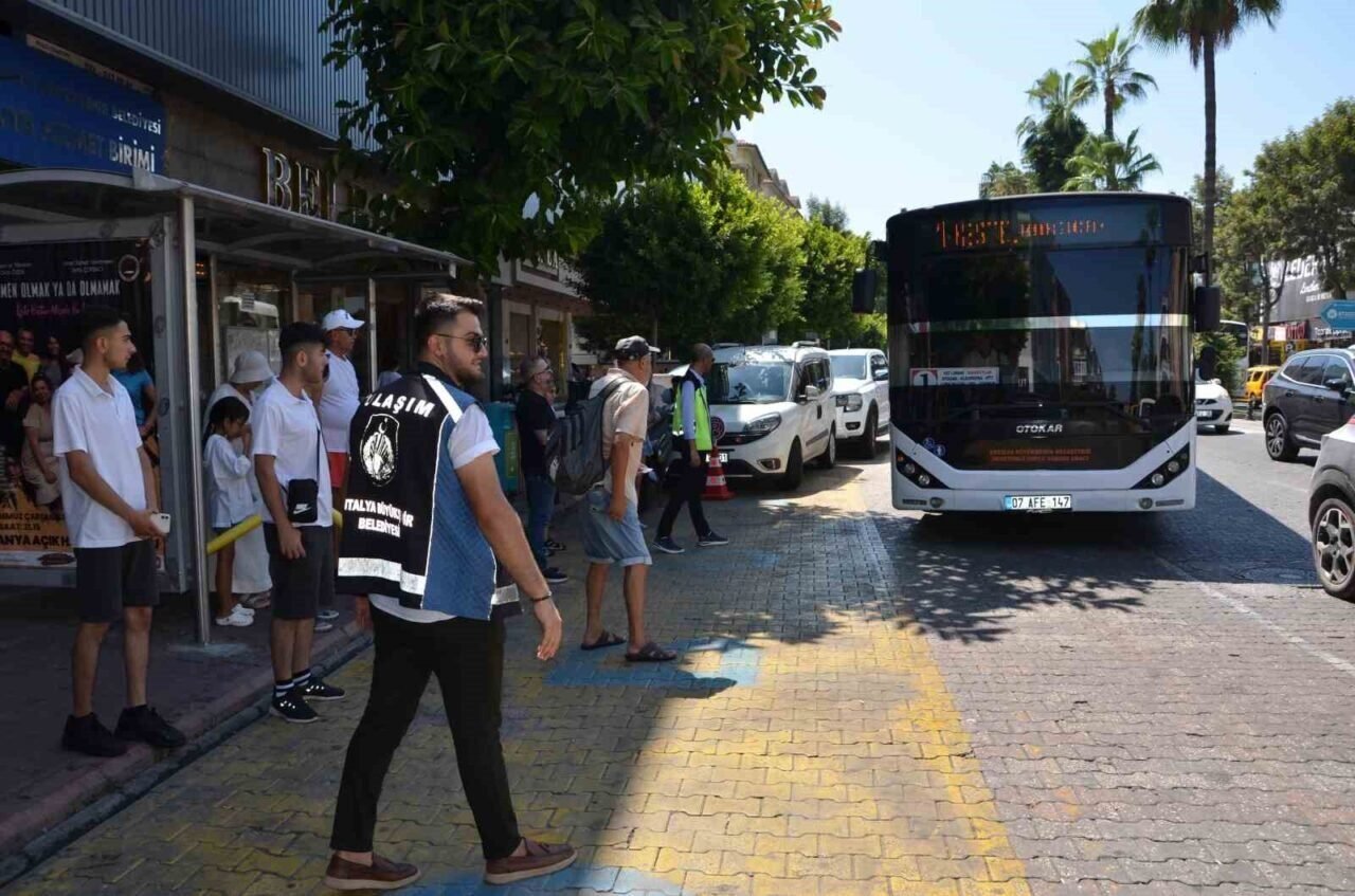Antalya’da otobüs ve taksilere sıkı denetim