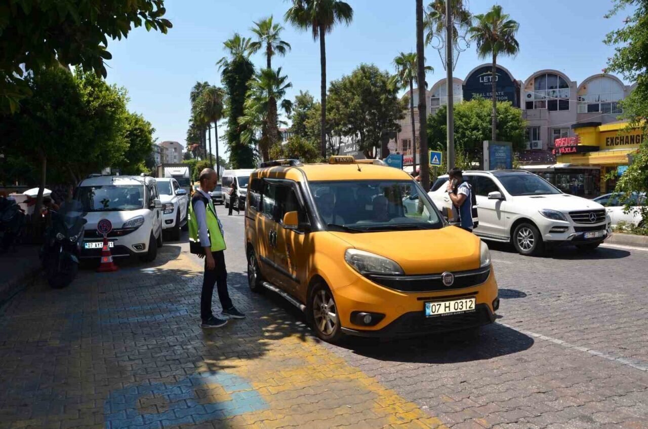 Antalya’da otobüs ve taksilere sıkı denetim Antalya’da otobüs ve taksilere sıkı denetim