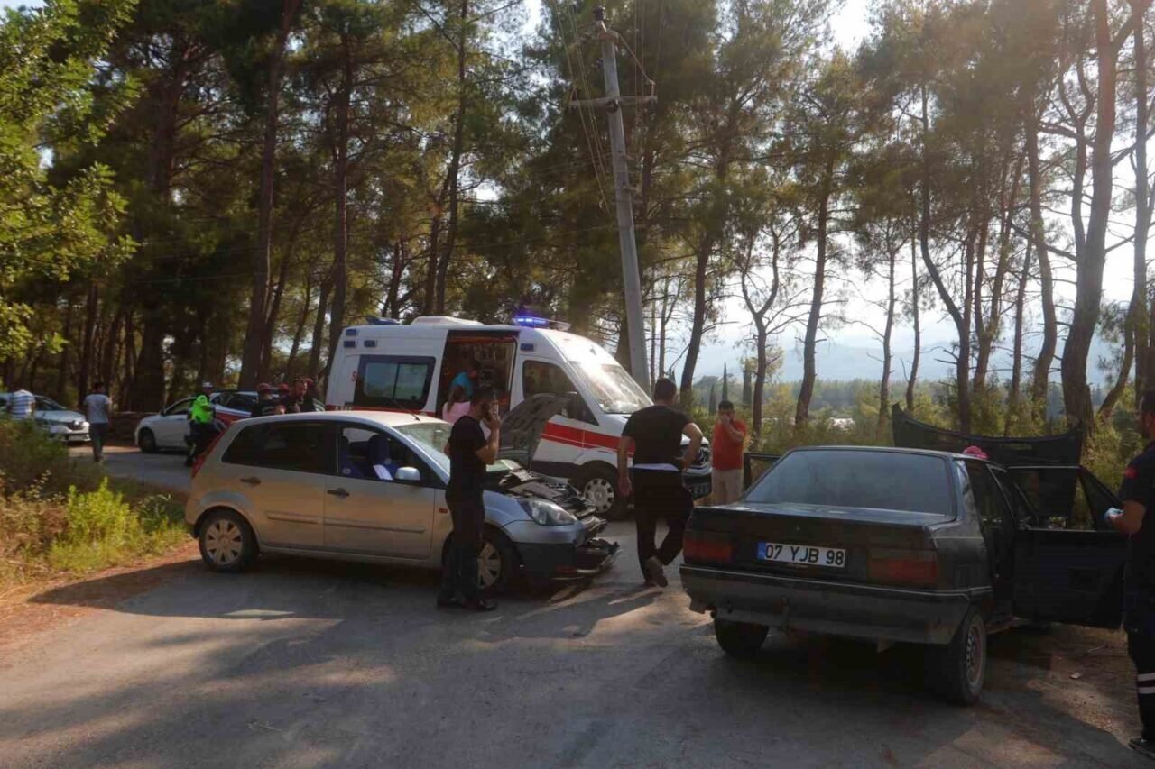 Antalya’da piknik dönüşü feci kaza: 3 yaralı
