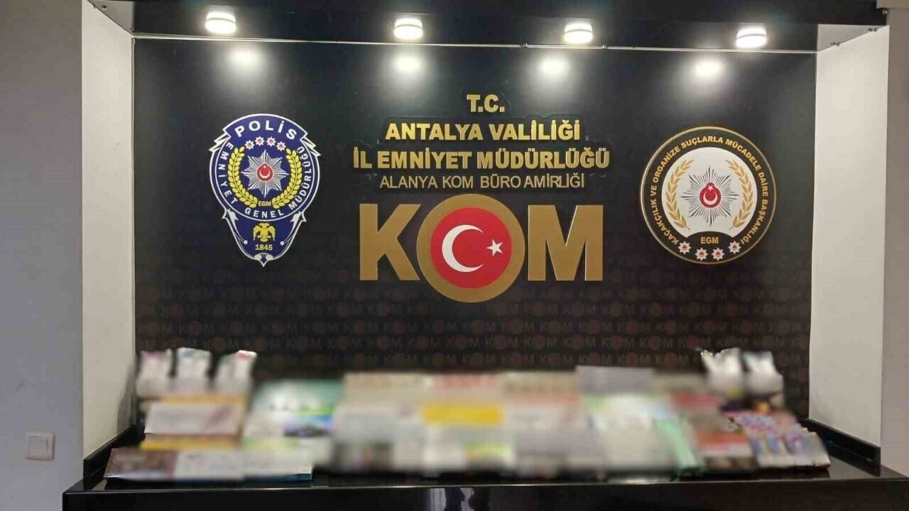 Antalya’da rüşvet ve kaçakçılık operasyonları: 2 tutuklama Antalya’da rüşvet ve kaçakçılık operasyonları: 2 tutuklama