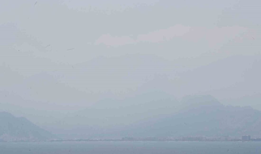 Antalya’da aşırı sıcak ve yüksek nem dolayısıyla şehri nem bulutları