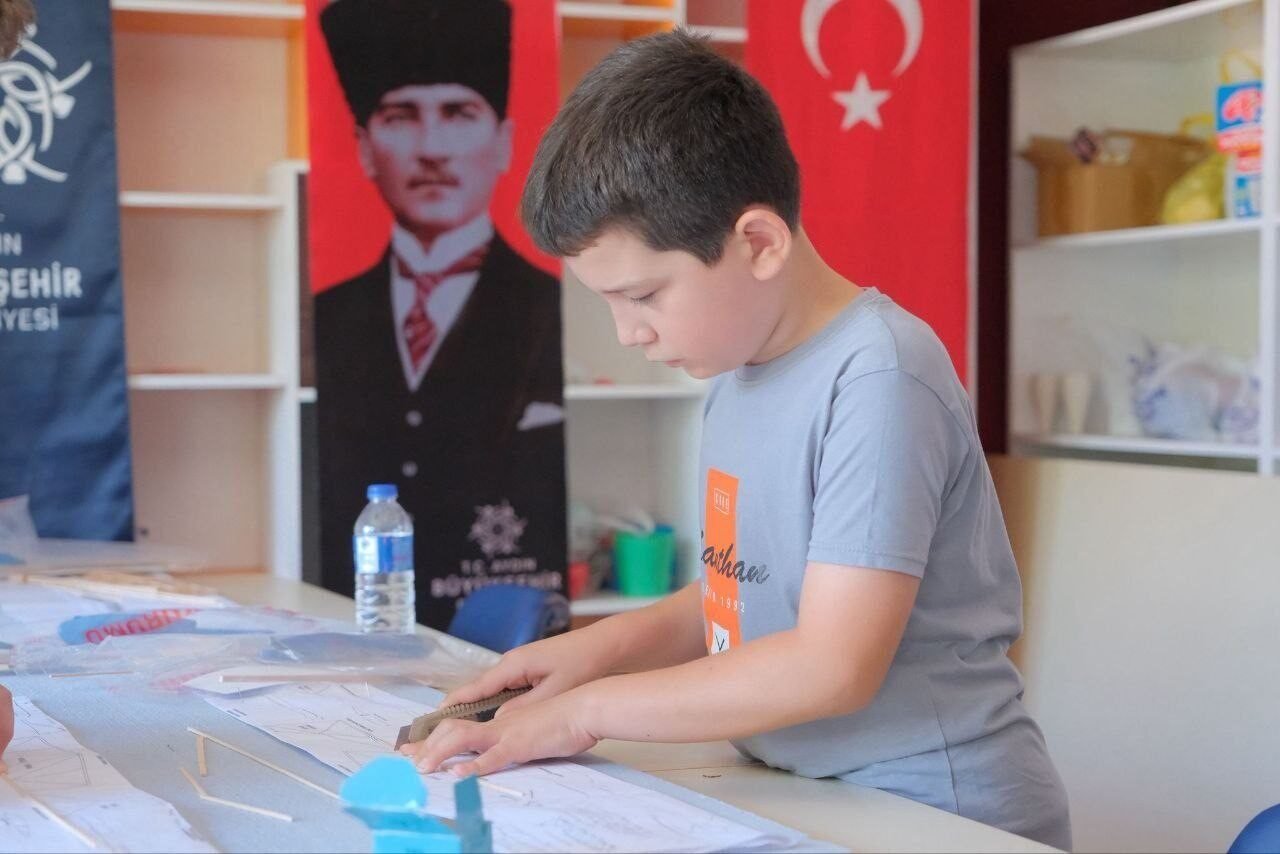 Aydın Büyükşehir Belediyesi’nin model uçak kursları başladı