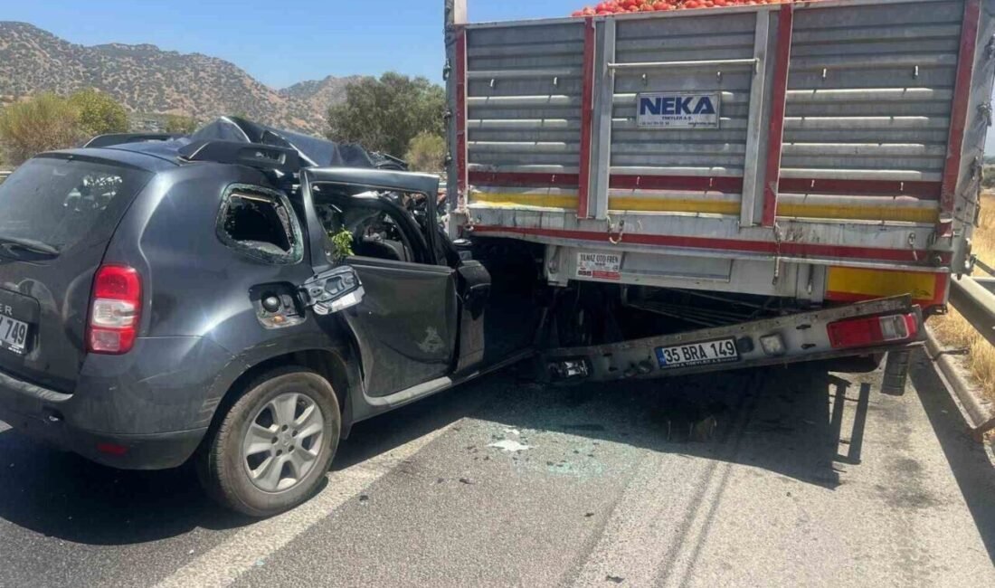 Aydın-İzmir otoyolunda arıza nedeniyle emniyet şeridinde duran tıra, otomobil çarptı.