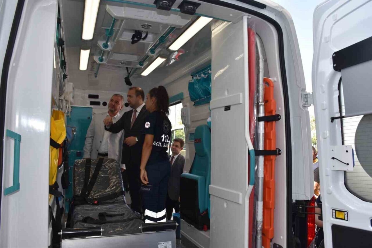 Aydın’da 3 yeni ambulans sağlık filosuna katıldı
