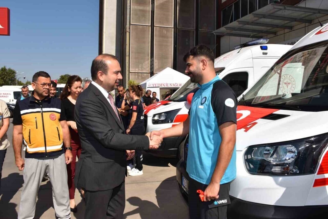 Aydın’da 3 yeni ambulans sağlık filosuna katıldı