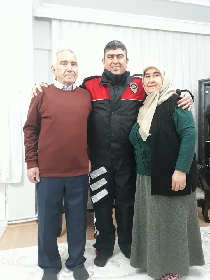 Aydın’da görev yapan yunus polisi kalbine yenik düştü Aydın’da görev yapan yunus polisi kalbine yenik düştü