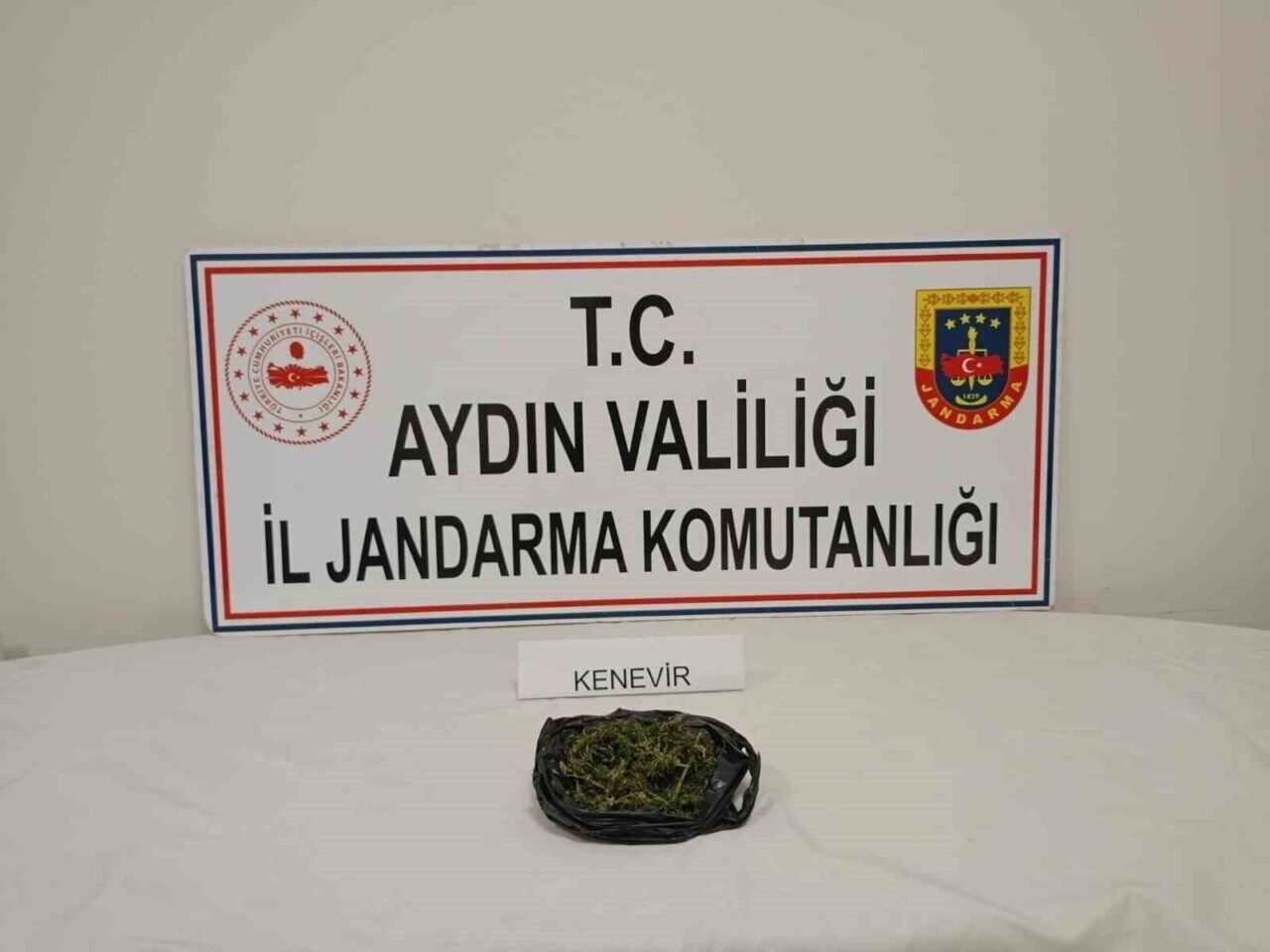 Aydın’da yol kenarına atılan poşetten uyuşturucu çıktı Aydın’da yol kenarına atılan poşetten uyuşturucu çıktı