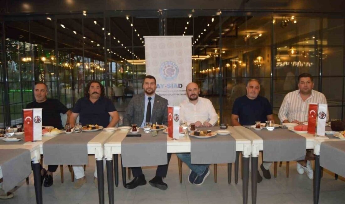 Aydın Yönetici, Sanayici ve İş Adamları Derneği (AYSİAD) üyeleri, istişare
