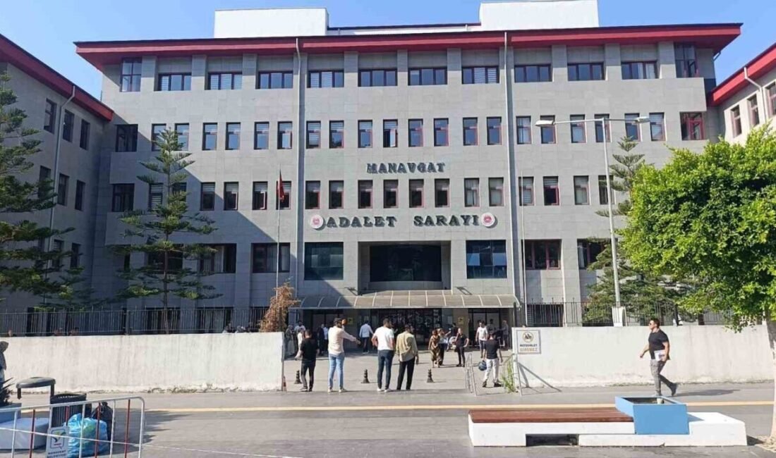 Manavgat Belediyesi’ne yönelik düzenlenen ‘Rüşvet’ soruşturması kapsamında baklava kutusunda 110