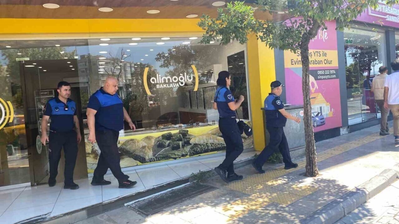 Baklavacıdaki fare görüntüsü mide bulandırdı