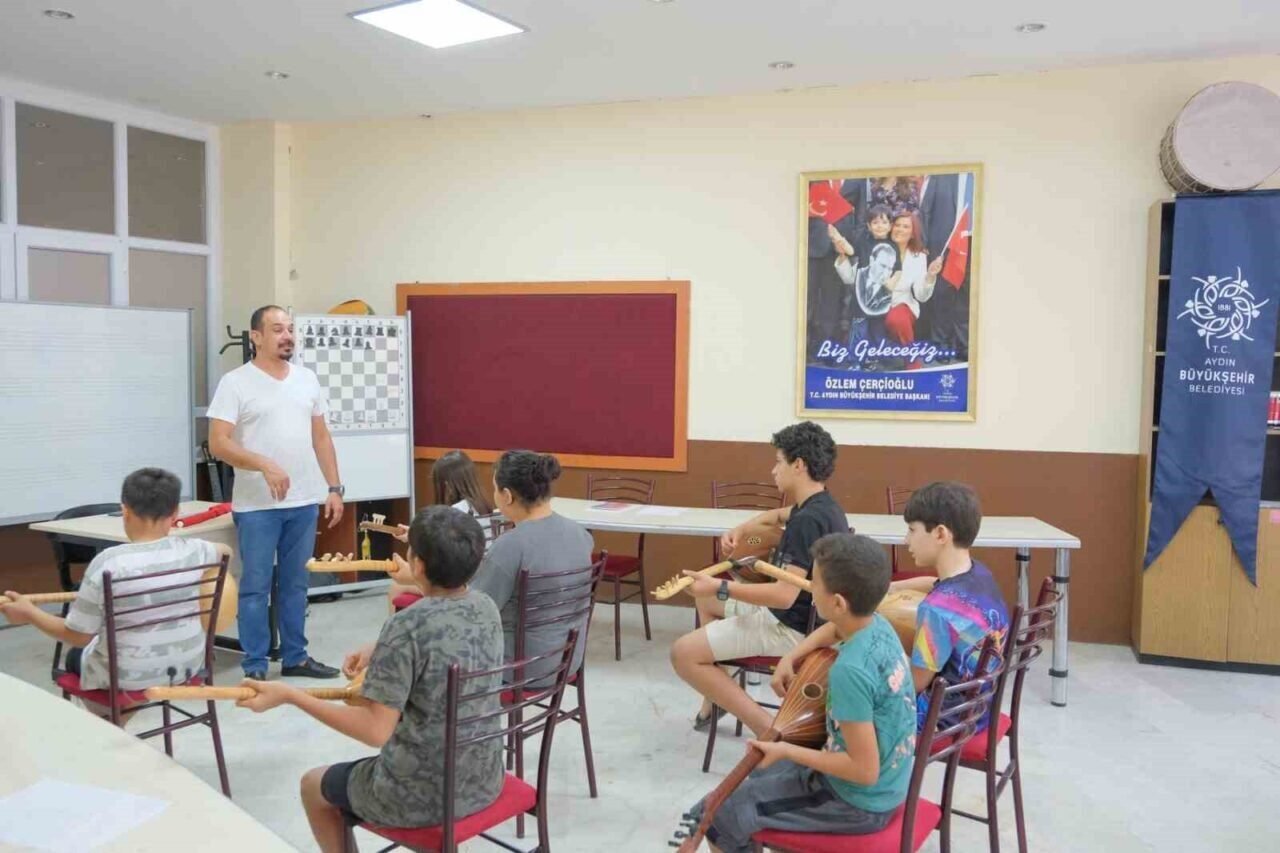 Başkan Çerçioğlu’ndan gençlere kültürel destek
