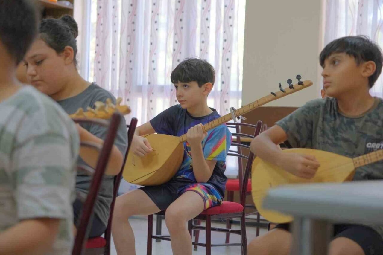 Başkan Çerçioğlu’ndan gençlere kültürel destek