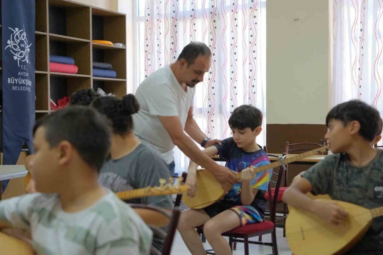 Başkan Çerçioğlu’ndan gençlere kültürel destek