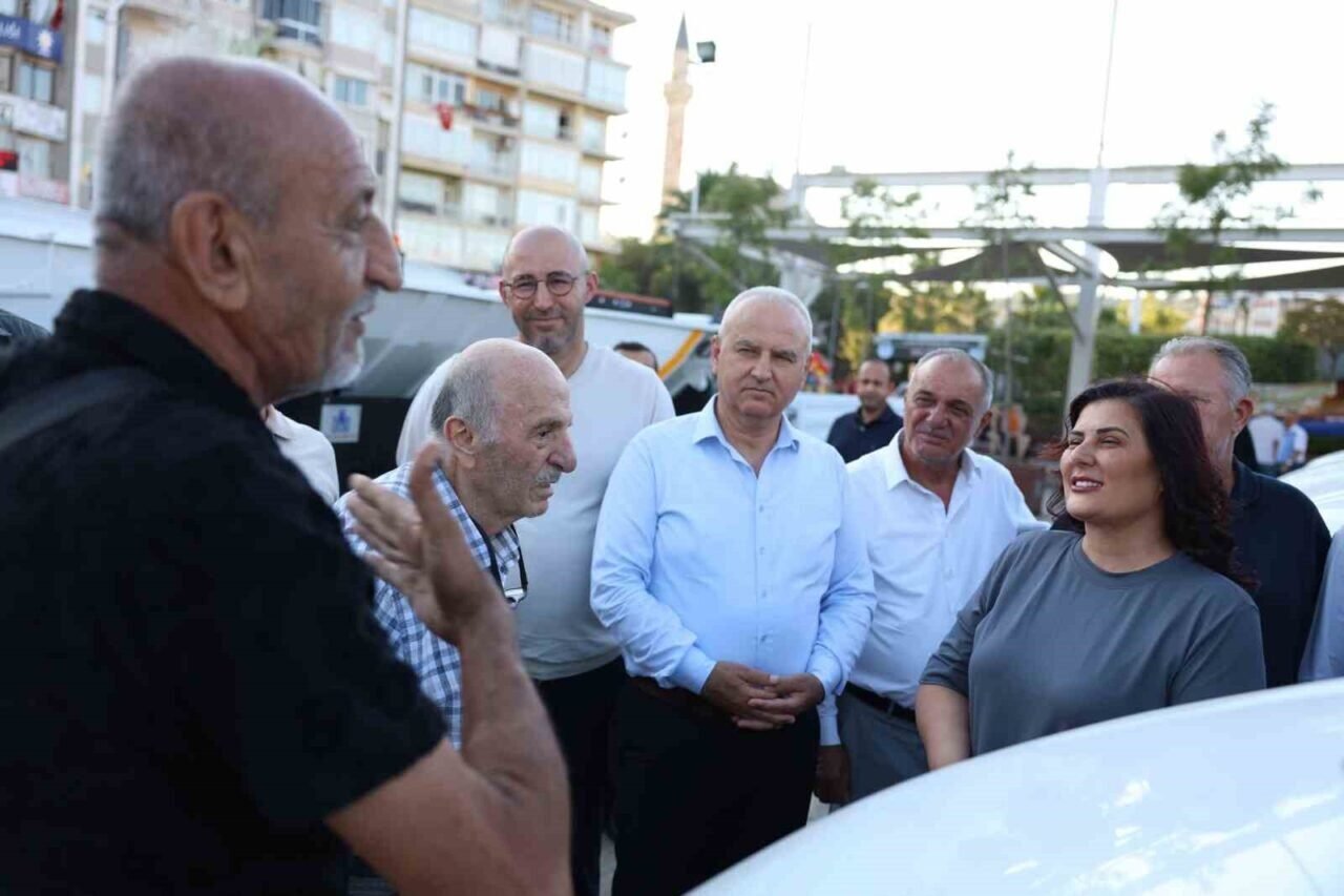 Belediyeye yeni alınan araçları gören yaşlı amcalar, Başkan Çerçioğlu’na böyle teşekkür etti Belediyeye yeni alınan araçları gören yaşlı amcalar, Başkan Çerçioğlu’na böyle teşekkür etti