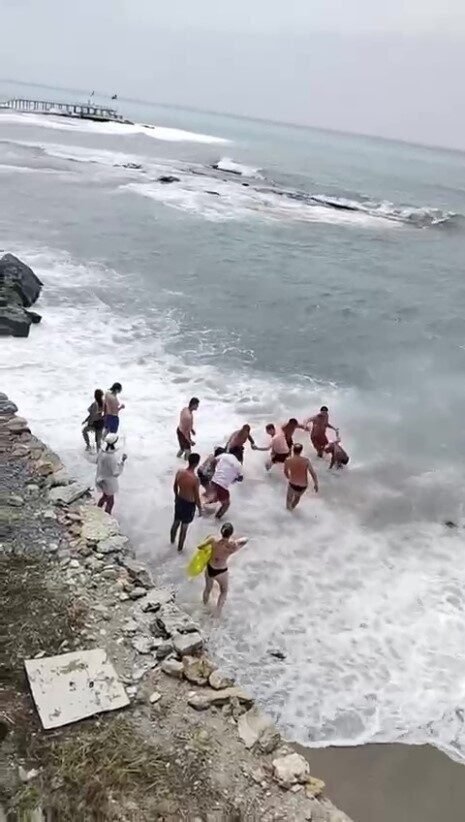 Boğulma tehlikesi geçiren genç için seferber oldular