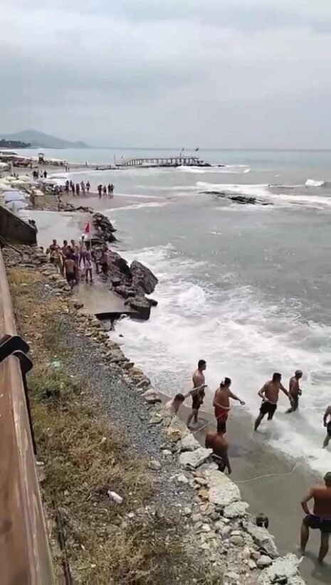Boğulma tehlikesi geçiren genç için seferber oldular