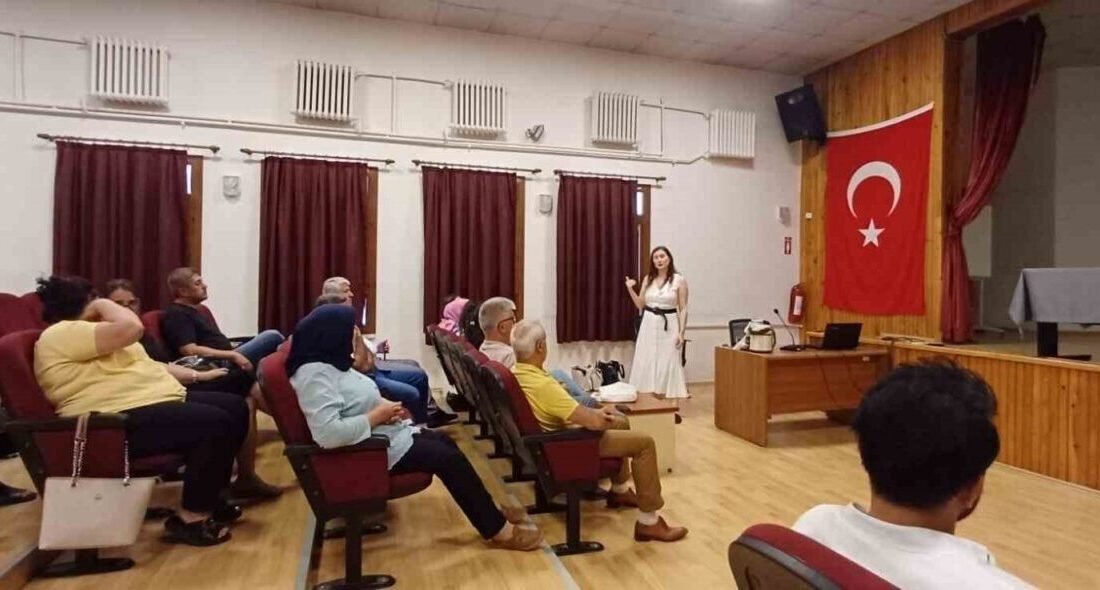 Bornova Halk Eğitim Merkezi ve Muhtarlar Derneği, mahalle yönetiminde vatandaşla