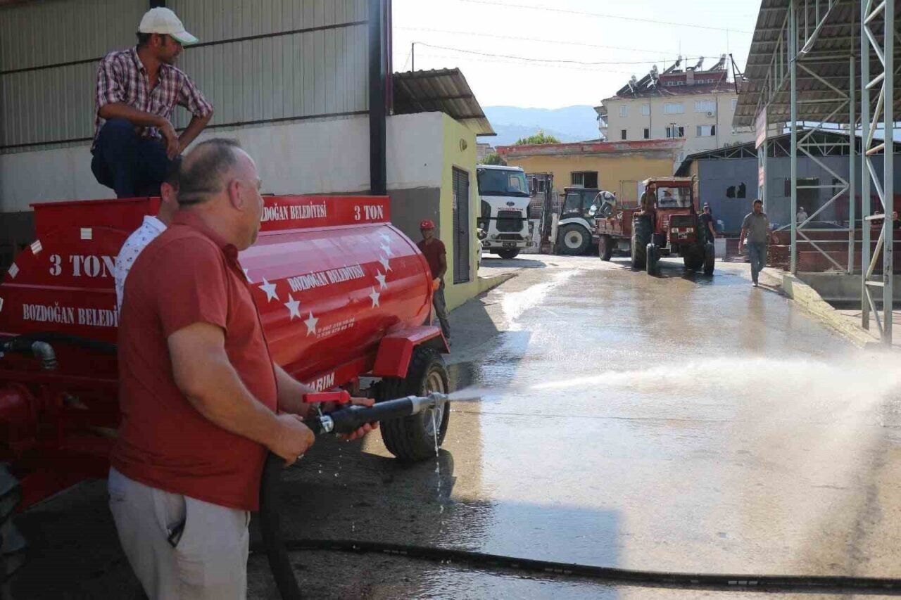 Bozdoğan Belediyesi donanımlı 3 su tankeri aldı Bozdoğan Belediyesi donanımlı 3 su tankeri aldı
